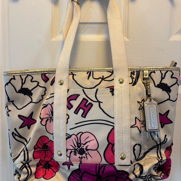 Coach Poppy 2012 (F17148) Kyra Floral Tote Bag in EUC - Picture 10 of 16